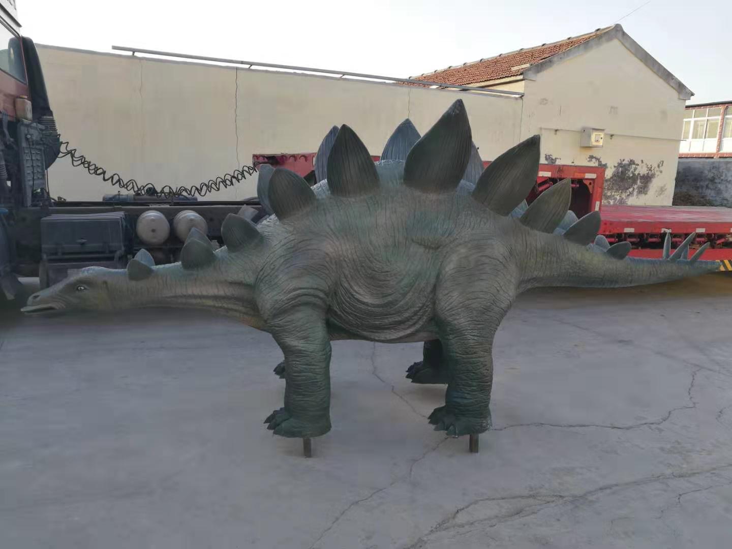 恐龍雕塑項目部分完工，出廠安裝（組圖）。