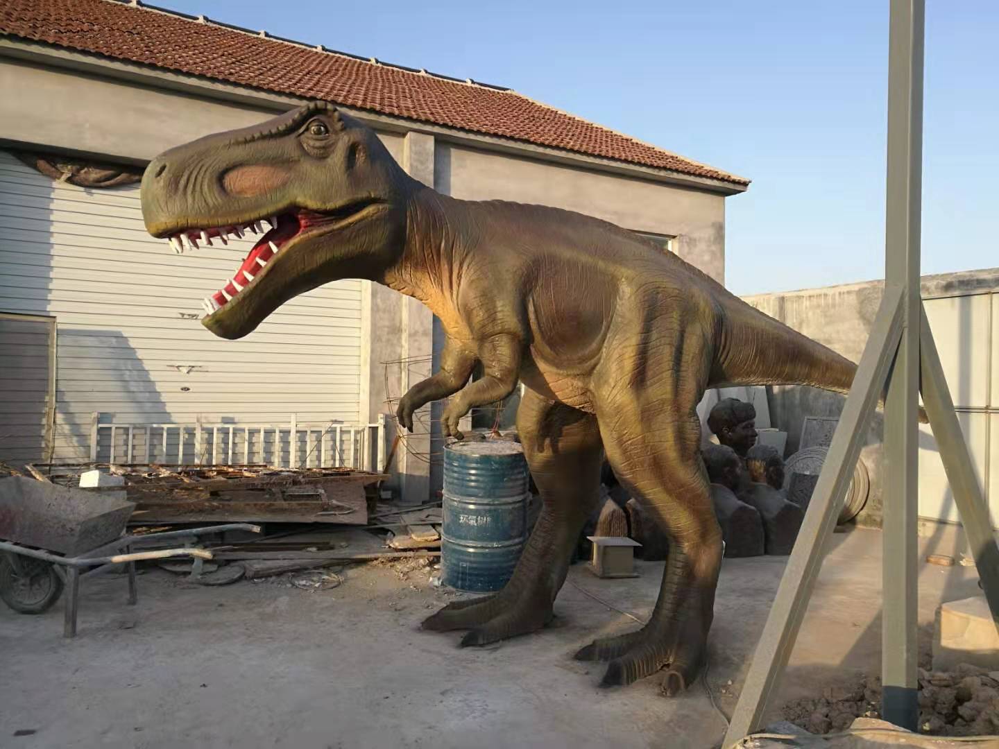 恐龍雕塑項目部分完工，出廠安裝（組圖）。